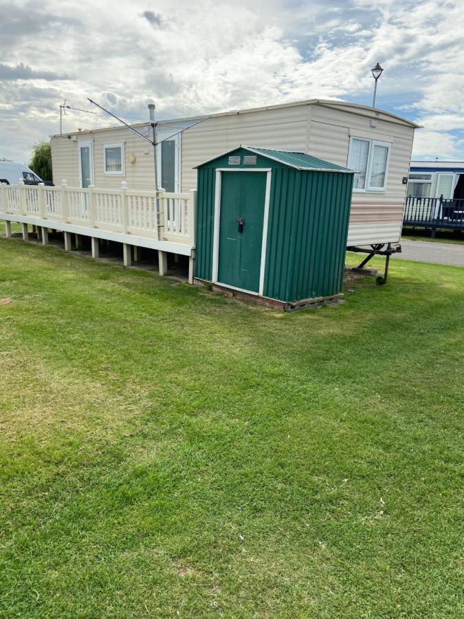 I13 The Chase Caravan Park Інголдмеллс Екстер'єр фото